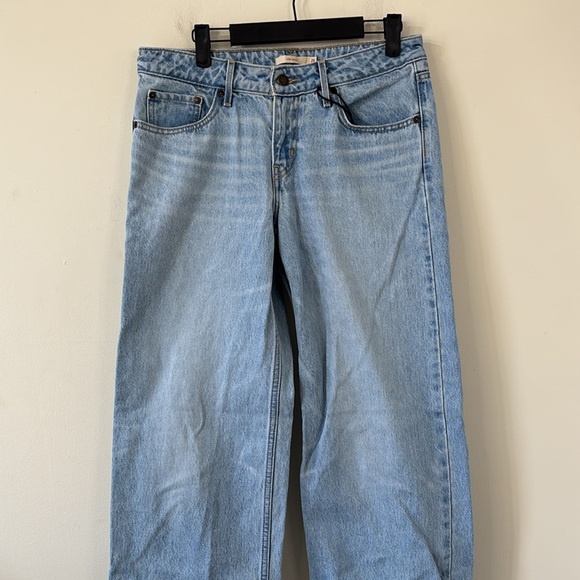 Levi’s Low Loose Light Wash Jeans Size 28 NWOT - Picture 3 of 12